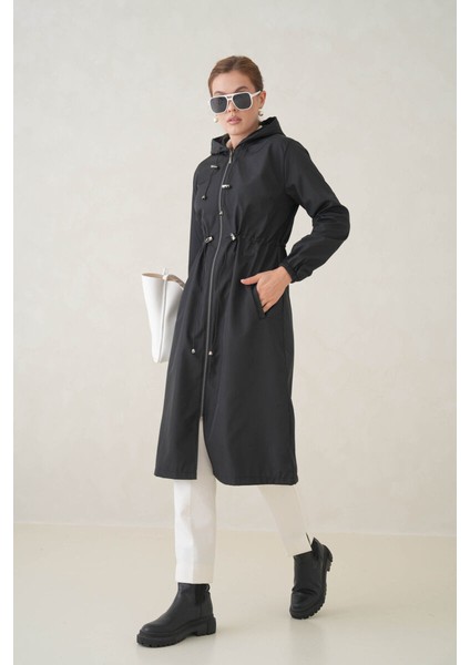 Su Geçirmez Kapüşonlu Fermuarlı Sık Dokuma Kadın Trençkot
