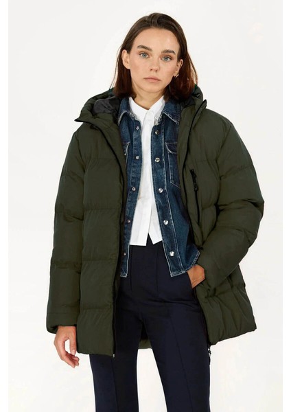 İçi Astarlı Su ve Rüzgar Geçirmez Cepli Kapüşonlu Kadın Mont fiyatları