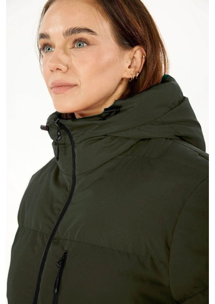 İçi Astarlı Su ve Rüzgar Geçirmez Cepli Kapüşonlu Kadın Mont fırsatları