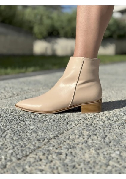 Arvella Sivri Burun Ahşap Ökçeli Kadın Bot Şehir Stil ve Konfor indirimleri