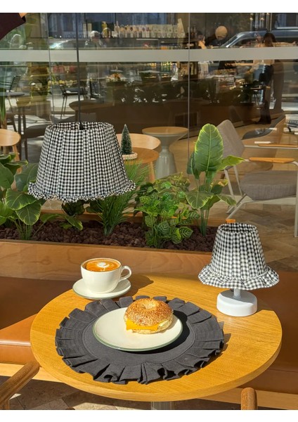 Siyah Pötikare Desen Kumaş Beyaz Ayaklı Kablosuz Pilli Gece Masa Lambası indirimleri