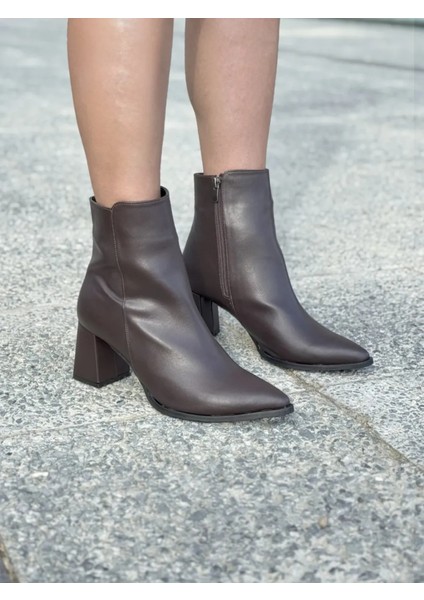 Brona Sivri Burun Topuklu Bot Büyük Numara