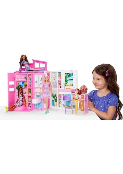 Bebek ve Evi Oyun Seti; Mutfak,, Çatı Katı Yatak Odası ve Salon Dahil 4 Oyun Alanı Bulunan Yazlık Ev, 11 Dekorasyon Aksesuarı, HRJ77 modelleri