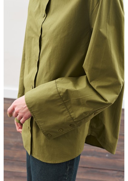 Geniş Manşetli Klasik Gömlek Yağ Yeşili indirimleri