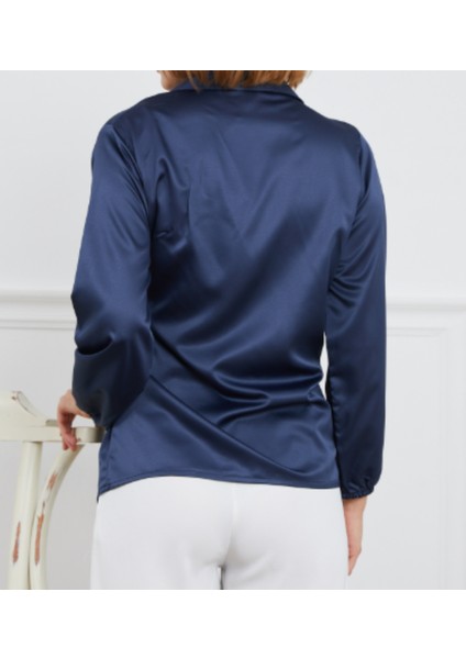 Lacivert Kruvaze Yaka Belden Bağlamalı Saten Gömlek fırsatları