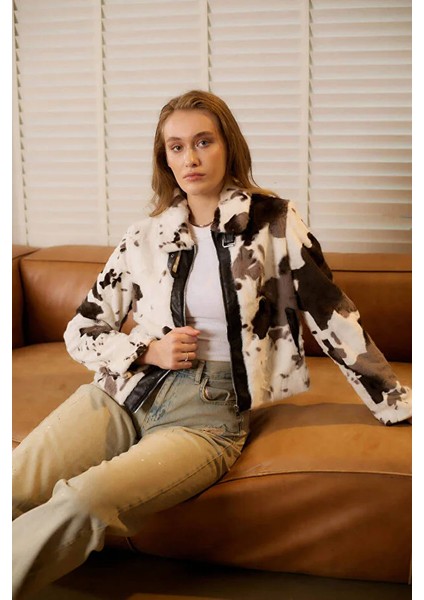 D99756 Desenli Yumuşak Doku Kadın Kısa Kürk Mont Siyah Beyaz