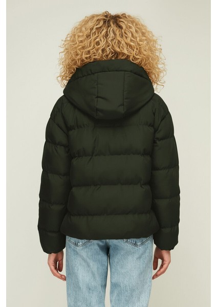 İçi Astarlı Su ve Rüzgar Geçirmez Cepli Kapüşonlu Kadın Mont fırsatları