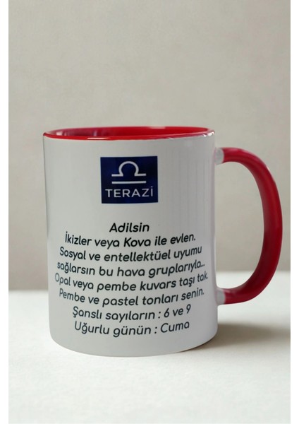 Terazi Burcu Porselen Kupa – Adil, Zarif ve Duygusal – Kırmızı Kulplu Hediye Kupa