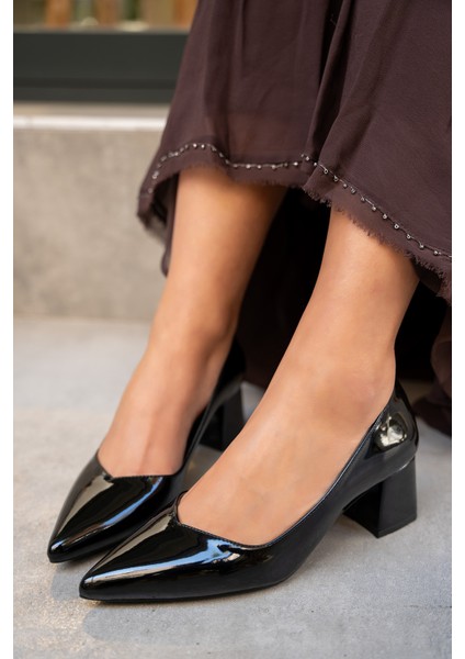 Fiona Siyah Rugan Kalın Topuklu Ayakkabı fiyatları