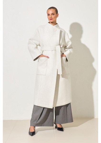 Krem Yaka ve Cep Detaylı Kaban