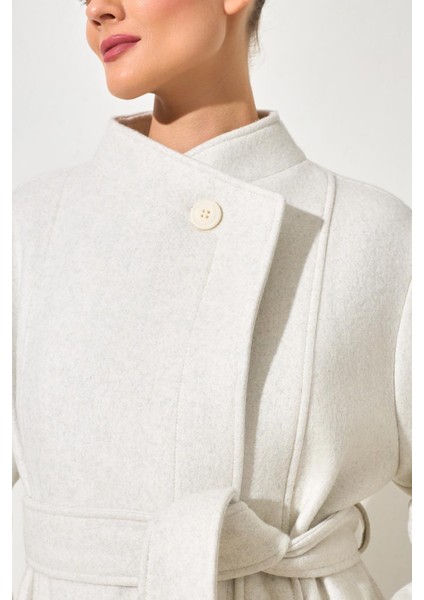 Krem Yaka ve Cep Detaylı Kaban fırsatları