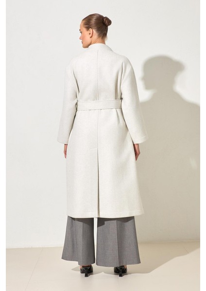 Krem Yaka ve Cep Detaylı Kaban indirimleri