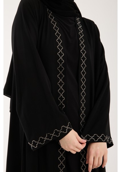 Siyah Önü ve Kolları Yonca Desen Taş Işlemeli Broşlu Abaya - Ferace