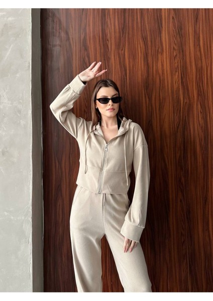 Kadın Kapüşonlu Fermuarlı Rahat Fit Günlük ve Şık Tarz Eşofman Takımı fırsatları