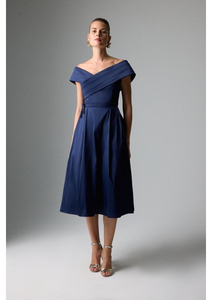 Drape Detaylı Kayık Yaka Midi Boy Tafta Elbise Lacivert K2611507_015