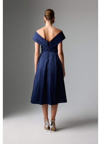 Drape Detaylı Kayık Yaka Midi Boy Tafta Elbise Lacivert K2611507_015 fiyatları