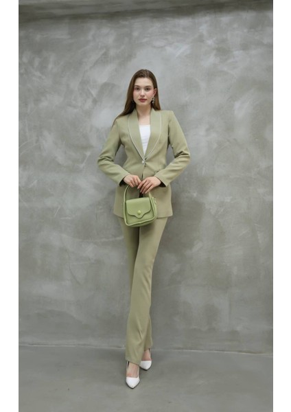 Kadın Yakası Taş Biyeli Düğme Detay Takım fırsatları