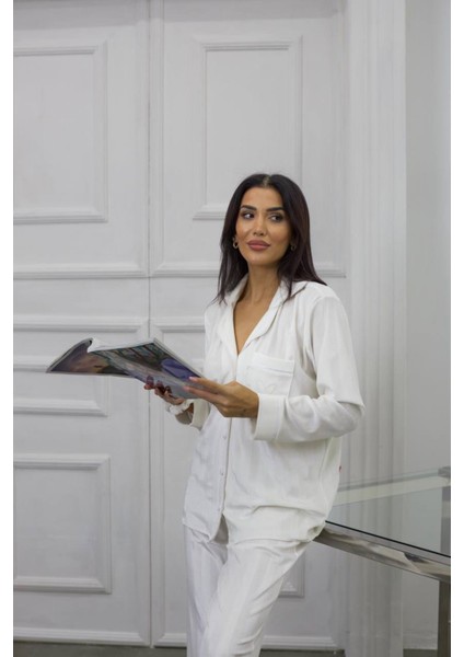 Beyaz Gofrajlı Kalp Nakışlı Uzun Kadife Pijama Takımı M fiyatları