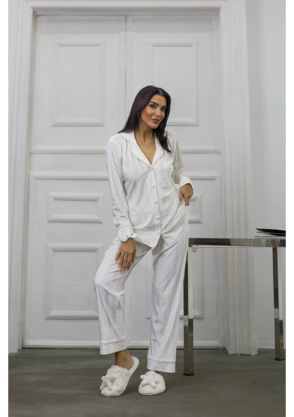 Beyaz Gofrajlı Kalp Nakışlı Uzun Kadife Pijama Takımı M modelleri