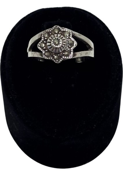 Markazit Taşlı Minimal Çiçek Gümüş Kadın Yüzük