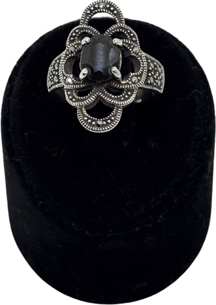 Markazit Işıltı Çevrili Oniks Taşlı Barok Desen Gümüş Kadın Yüzük