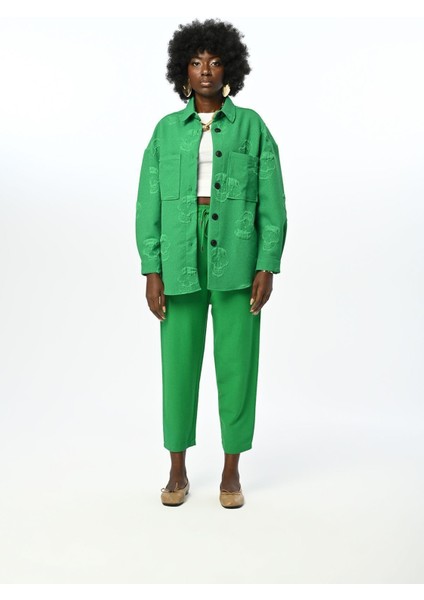 Kadın Kuru Kafa Desenli Çift Cepli Düz Renk Gömlek fırsatları