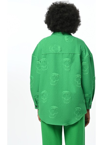 Kadın Kuru Kafa Desenli Çift Cepli Düz Renk Gömlek indirimleri