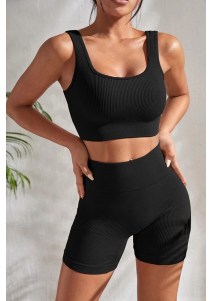 Kadın Siyah Kalın Askılı Yüksek Bel Şortlu Gecelik Takımı - Modern, Konforlu ve Günlük Kombinlere Uygun