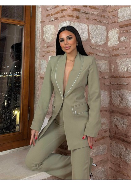 Kadın Yakası Taş Biyeli Takım Elbise modelleri