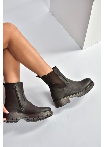 V674420509 Kahverengi Kalın Tabanlı Lastik Detaylı Kadın Bot modelleri