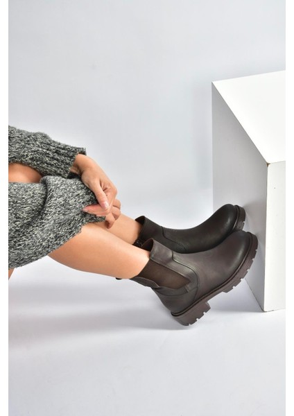 V674420509 Kahverengi Kalın Tabanlı Lastik Detaylı Kadın Bot indirimleri