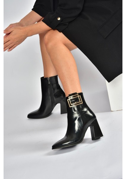 V676650460 Siyah Rustik Kalın Topuklu Toka Detaylı Kadın Bot
