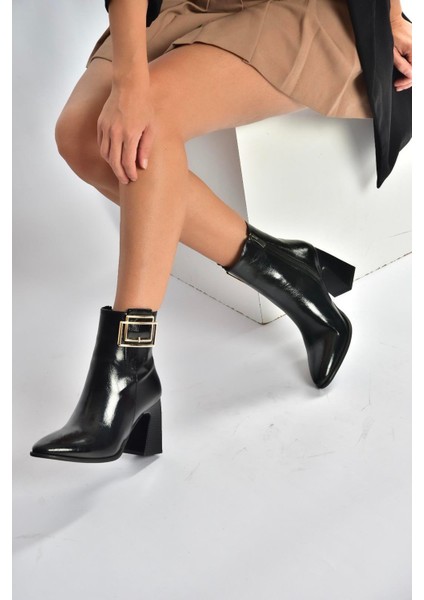 V676650460 Siyah Rustik Kalın Topuklu Toka Detaylı Kadın Bot modelleri