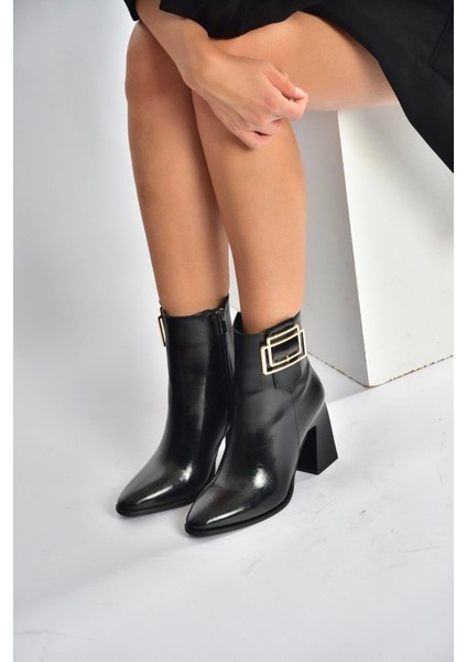 V676650460 Siyah Rustik Kalın Topuklu Toka Detaylı Kadın Bot fırsatları