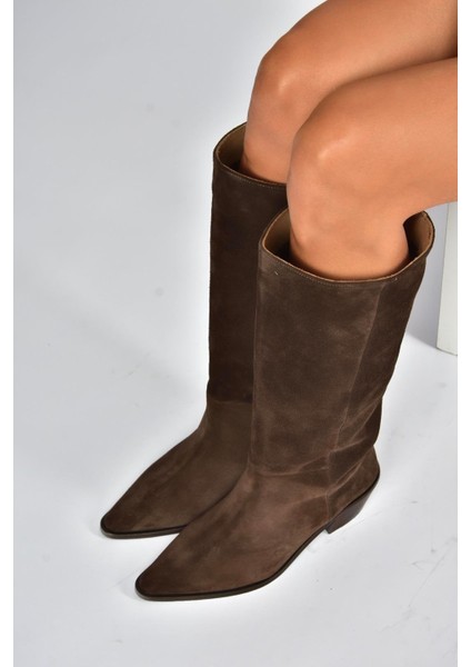 V654082102 Kahverengi Hakiki Deri Süet Kalın Topuklu Kadın Çizme