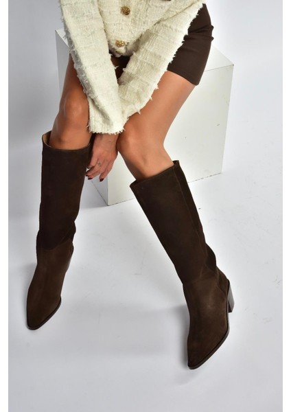 V654082102 Kahverengi Hakiki Deri Süet Kalın Topuklu Kadın Çizme fırsatları