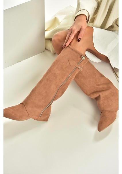 V380526402 Taba Süet Düz Taban Fermuar Detaylı Kadın Çizme fiyatları
