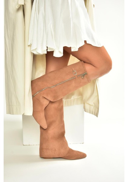 V380526402 Taba Süet Düz Taban Fermuar Detaylı Kadın Çizme fırsatları