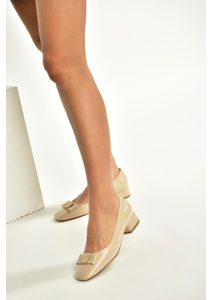 V250641109 Bej Alçak Topuklu Kadın Ayakkabı fiyatları