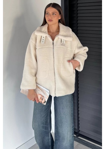 Yakası Kemer Detaylı Iç Astarlı Kadın Peluş Mont P-00018945