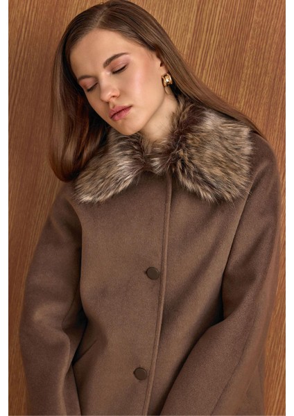 Yakası Çıkabilen Kürklü Kısa Kaban Vizon 3158