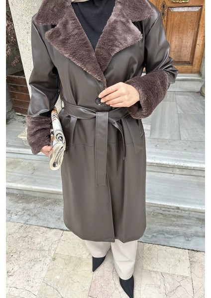 Tesettür Yaka ve Bilek Kürk Garnili Bel Kuşaklı Suni Deri Trençkot P-00018922 fırsatları