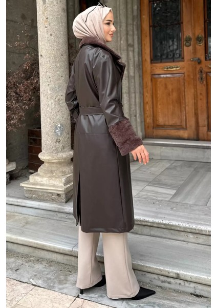 Tesettür Yaka ve Bilek Kürk Garnili Bel Kuşaklı Suni Deri Trençkot P-00018922 indirimleri