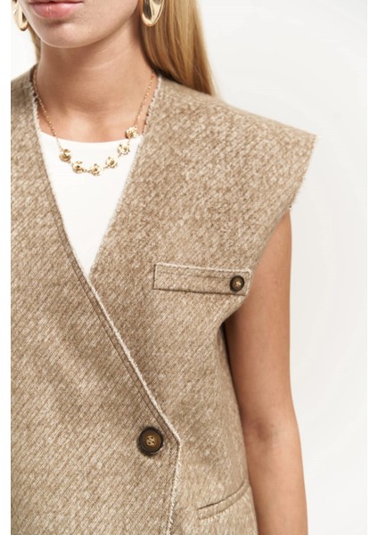 Faven Bej Yan Yırtmaç Detay Yelek