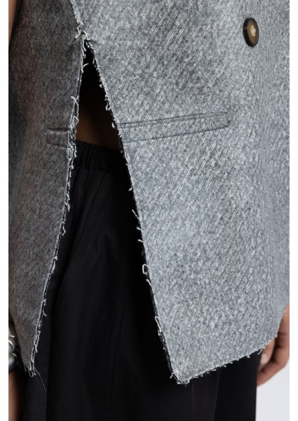 Faven Gri Yan Yırtmaç Detay Yelek