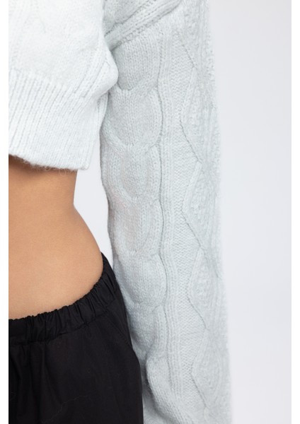 Mohan Gri Crop Kazak