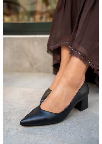 Fiona Siyah Deri Kalın Topuklu Ayakkabı fiyatları