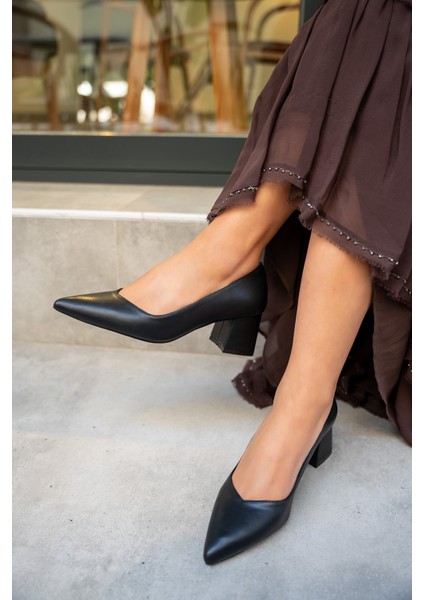 Fiona Siyah Deri Kalın Topuklu Ayakkabı modelleri
