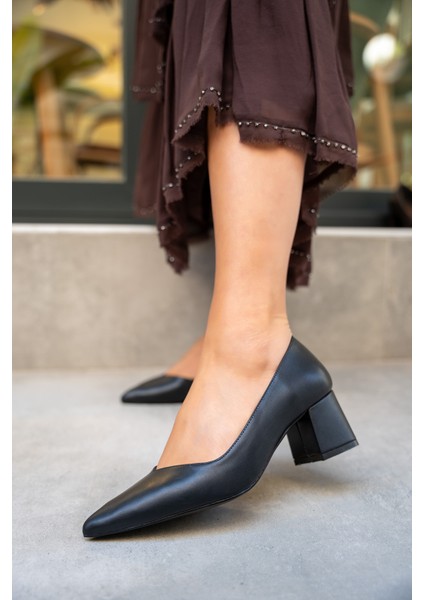 Fiona Siyah Deri Kalın Topuklu Ayakkabı fırsatları