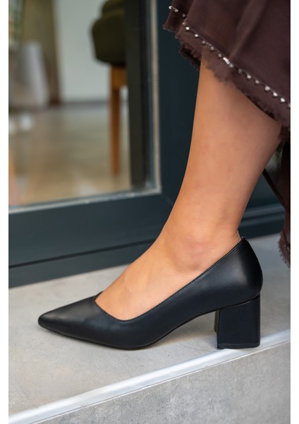 Fiona Siyah Deri Kalın Topuklu Ayakkabı indirimleri